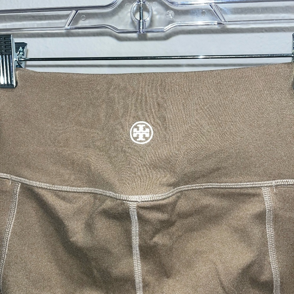 TORY BURCH SPORT | Athleisure Weightless Chevron Leggings in Tan | Size Medium - Picture 6 of 6